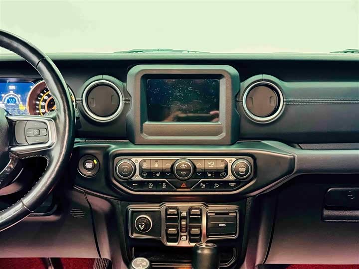 Фото 12 - Jeep Wrangler