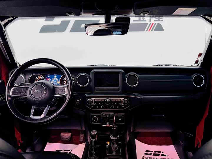 Фото 8 - Jeep Wrangler