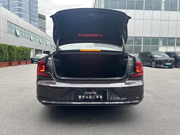 Фото 15 - Volvo S90