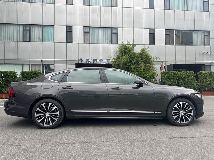 Фото 16 - Volvo S90
