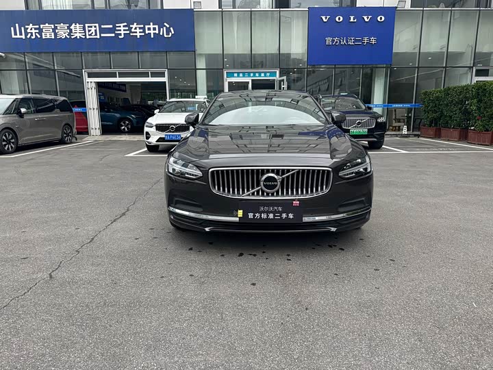 Фото 2 - Volvo S90