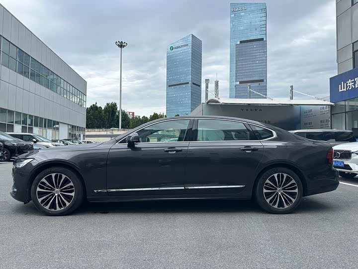Фото 4 - Volvo S90