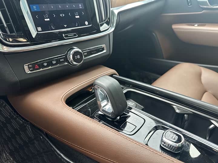 Фото 6 - Volvo S90