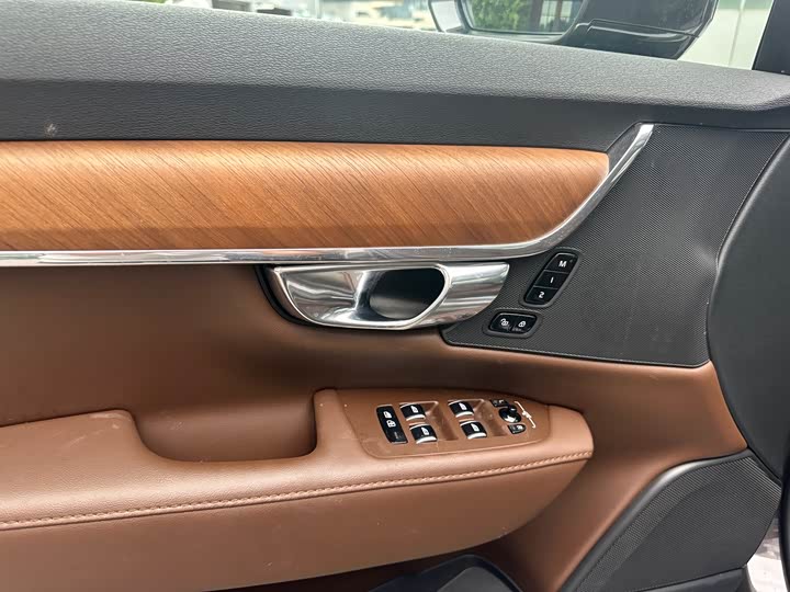 Фото 7 - Volvo S90