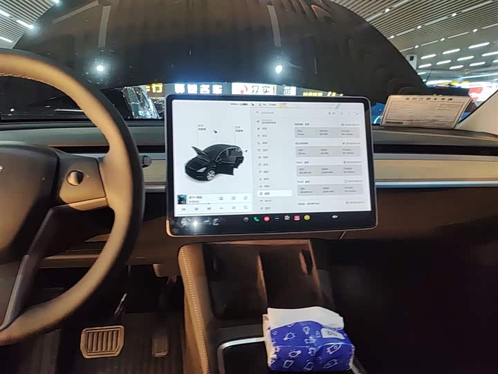 Фото 13 - Tesla Model Y