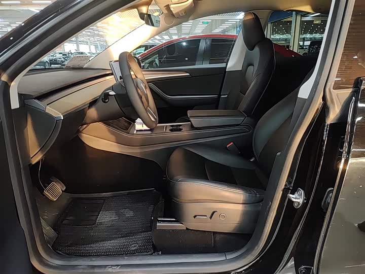 Фото 15 - Tesla Model Y