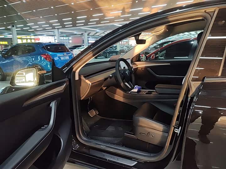 Фото 16 - Tesla Model Y