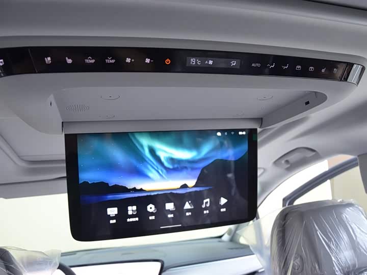 Photo 10 - Buick GL8 ES