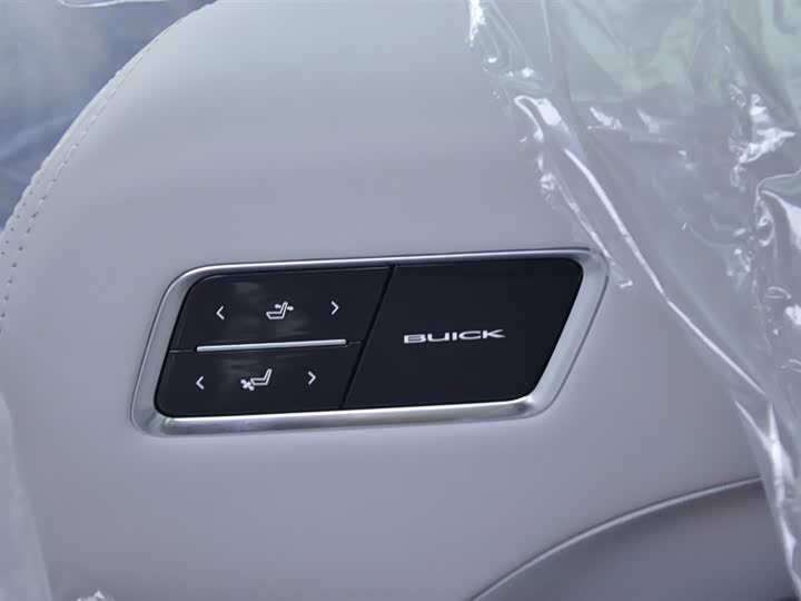 Photo 11 - Buick GL8 ES