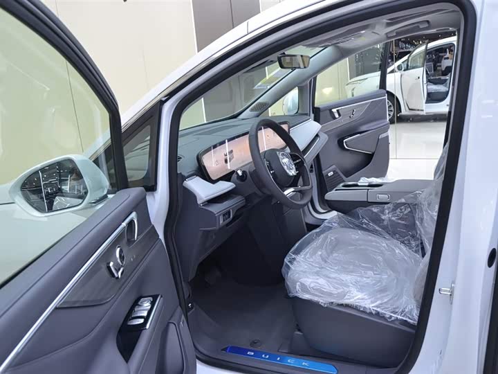 Photo 4 - Buick GL8 ES