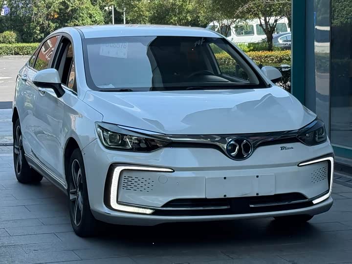 Фото 2 - Beijing EU5