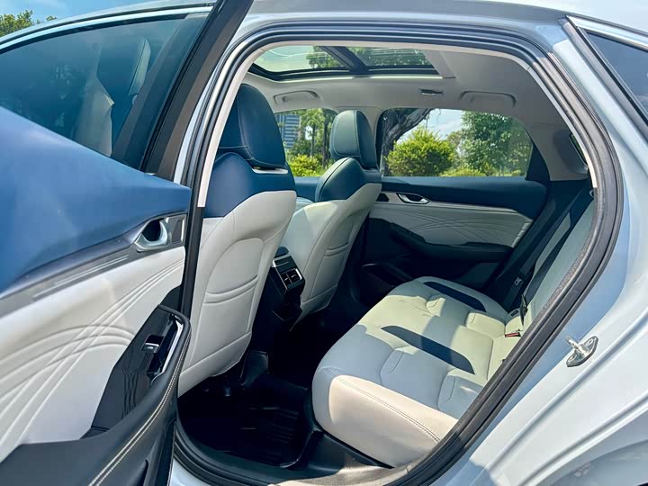 Фото 6 - Geely Preface