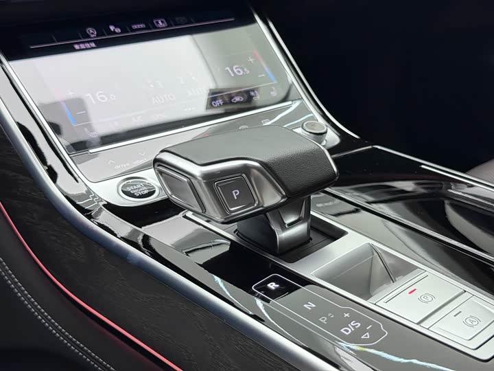 Фото 16 - Audi A8