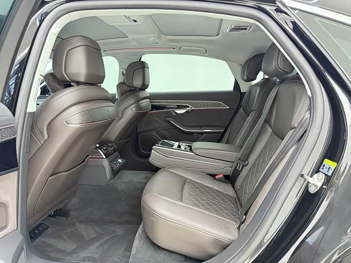 Фото 17 - Audi A8