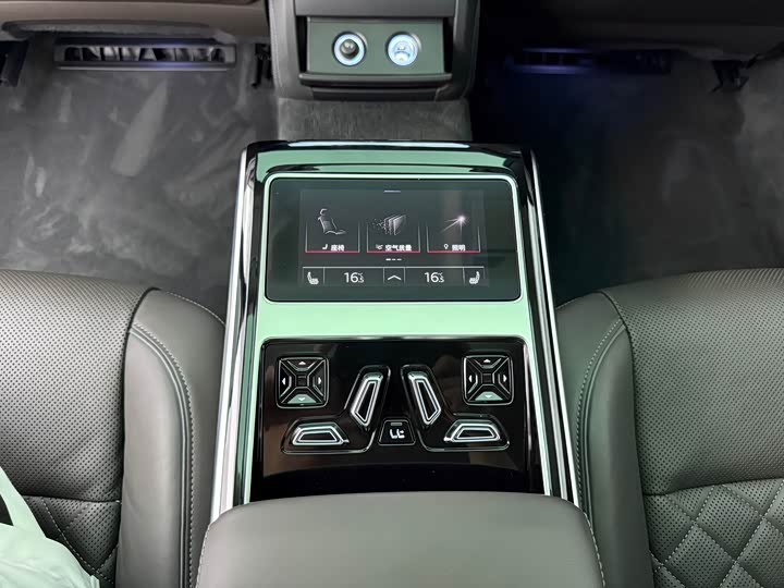 Фото 20 - Audi A8