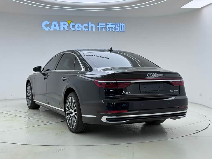 Фото 4 - Audi A8