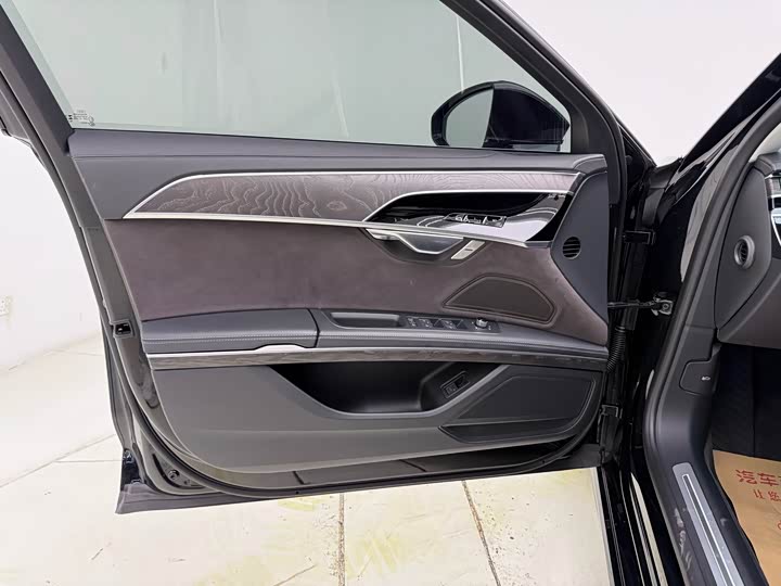 Фото 7 - Audi A8