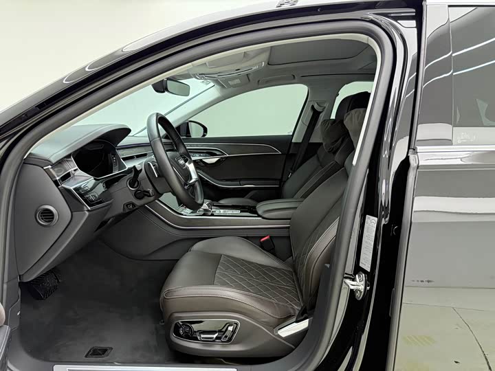 Фото 9 - Audi A8