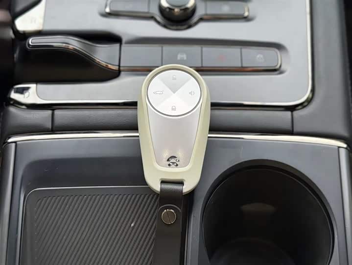 Фото 9 - Nio EC6