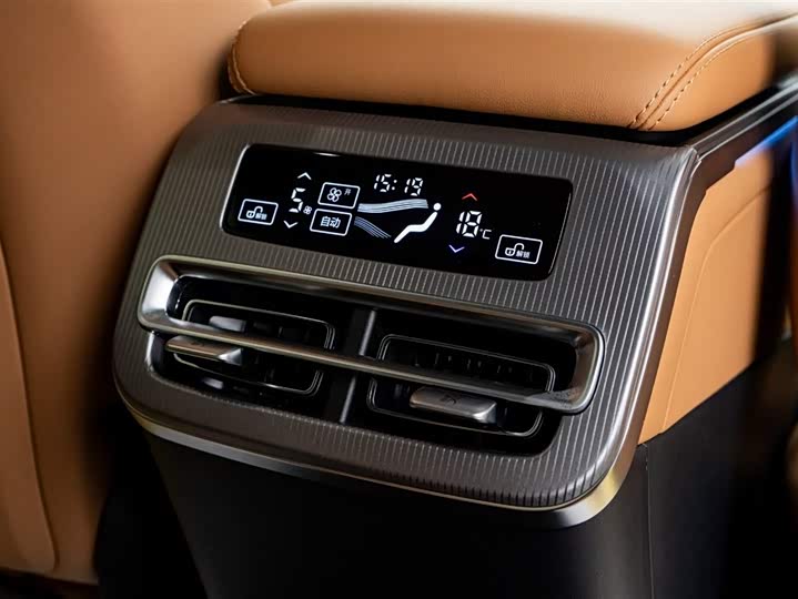 Фото 19 - BYD Han L