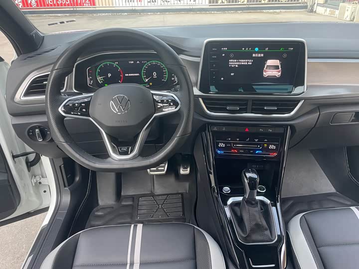 Фото 13 - Volkswagen T-Roc