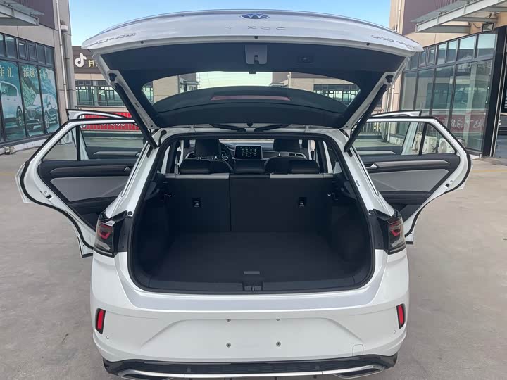 Фото 19 - Volkswagen T-Roc