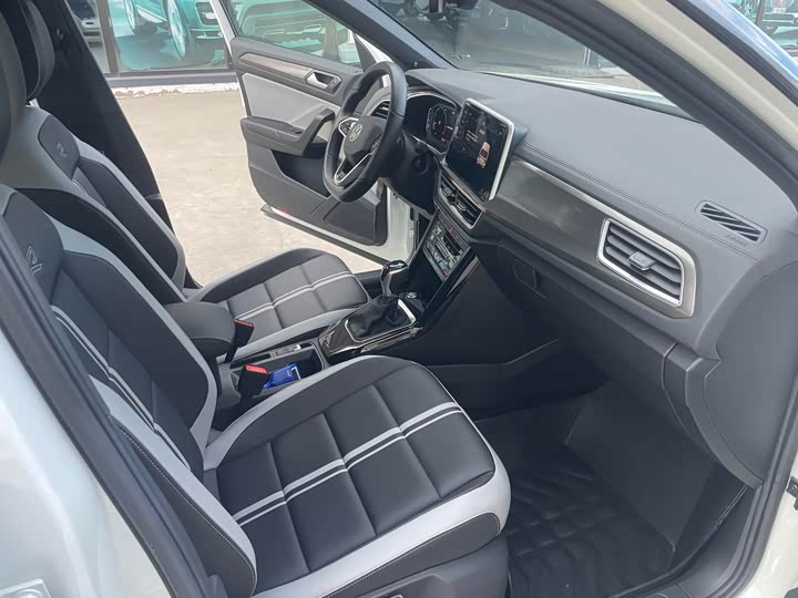 Фото 9 - Volkswagen T-Roc