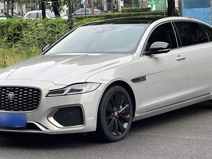 Фото 1 - Jaguar XF L