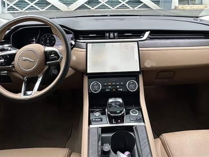 Фото 8 - Jaguar XF L