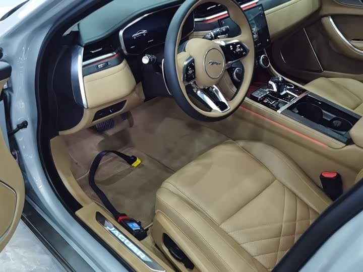 Фото 9 - Jaguar XF L