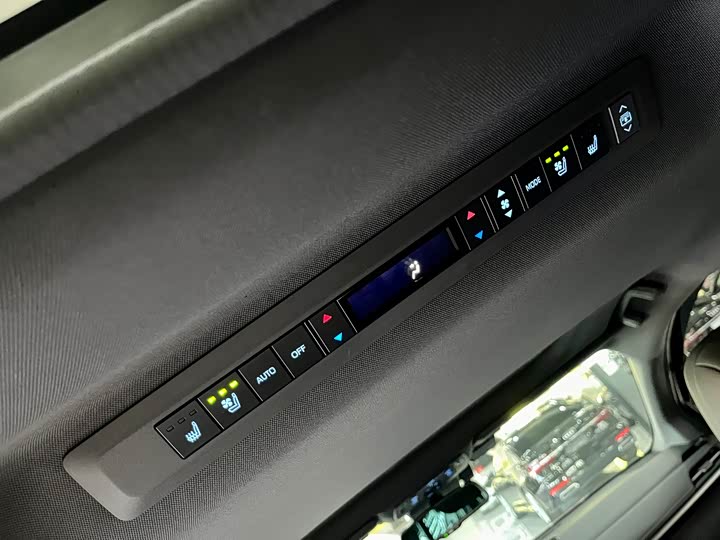 Фото 11 - Toyota Sienna