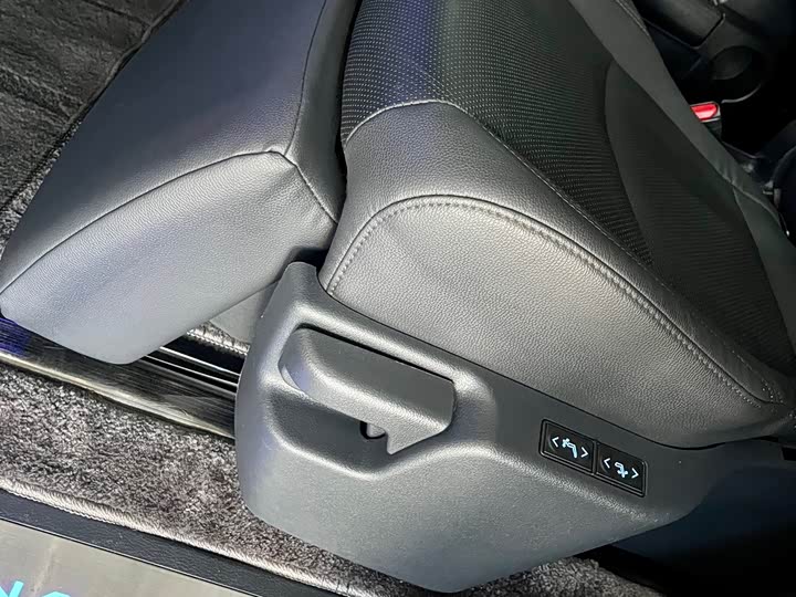 Фото 13 - Toyota Sienna