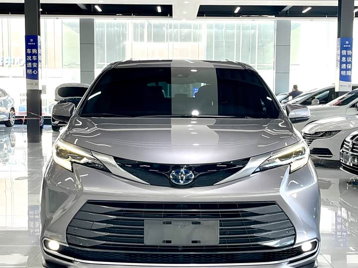 Фото 2 - Toyota Sienna