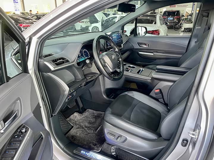 Фото 4 - Toyota Sienna