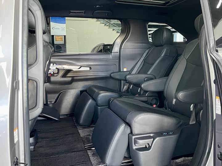 Фото 6 - Toyota Sienna