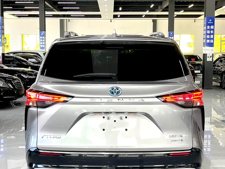 Фото 8 - Toyota Sienna