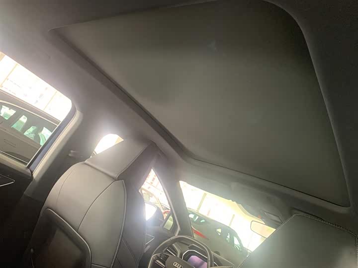 Фото 10 - Audi Q4 e-tron