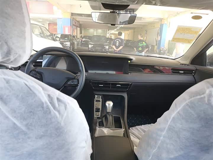 Фото 11 - Roewe i5