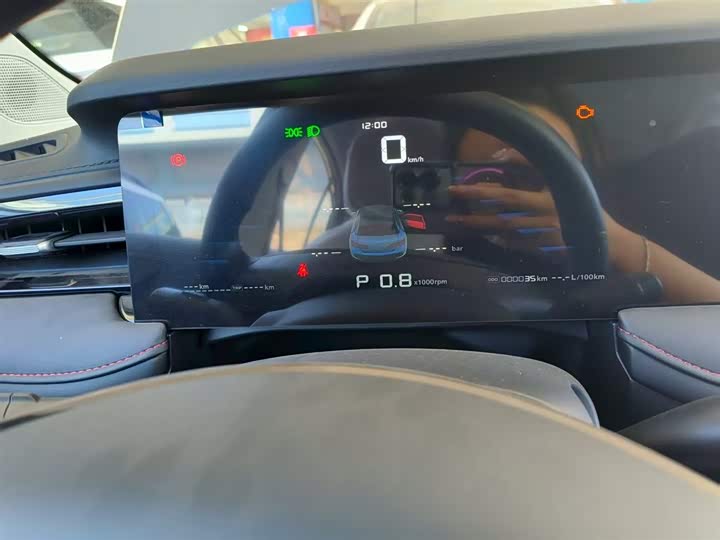 Фото 12 - Roewe i5