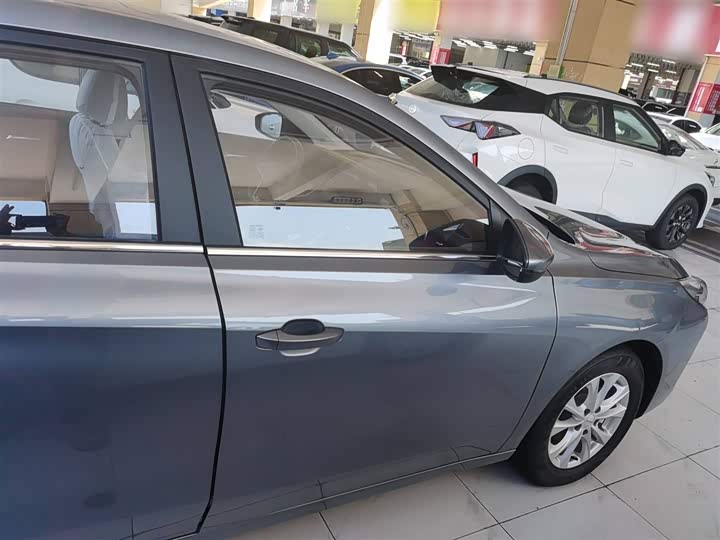 Фото 4 - Roewe i5