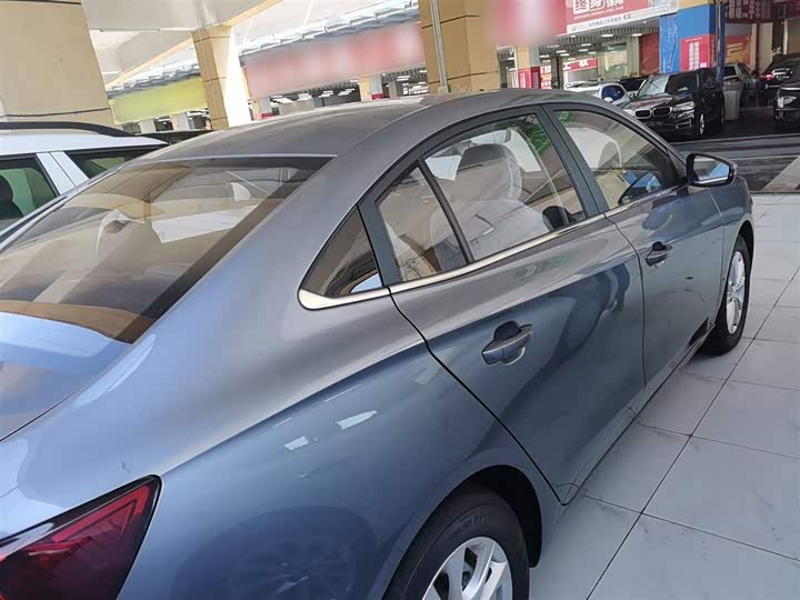 Фото 5 - Roewe i5