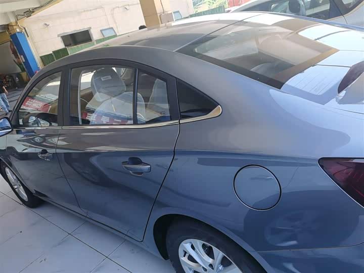 Фото 7 - Roewe i5