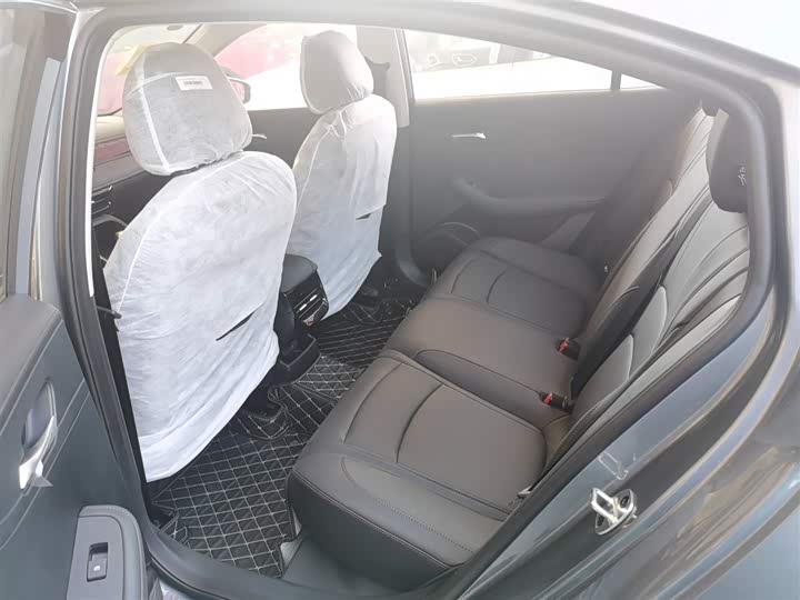 Фото 8 - Roewe i5