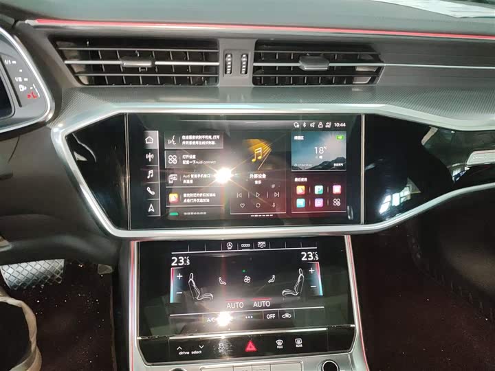 Фото 13 - Audi A6L