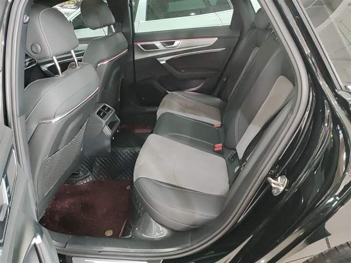 Фото 17 - Audi A6L