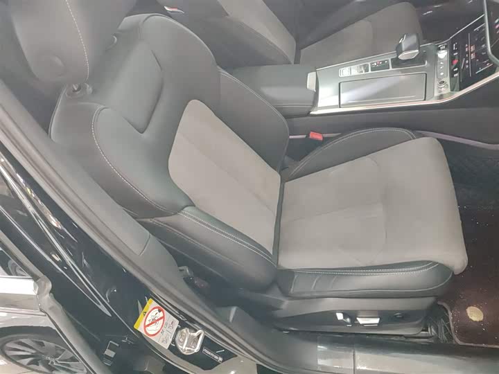 Фото 25 - Audi A6L