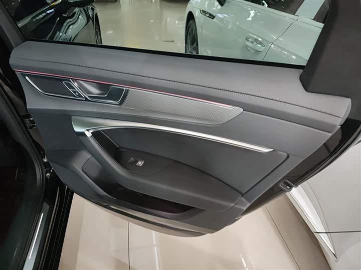Фото 27 - Audi A6L