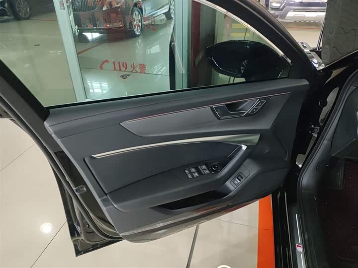 Фото 28 - Audi A6L