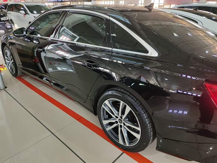 Фото 5 - Audi A6L