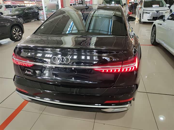 Фото 6 - Audi A6L